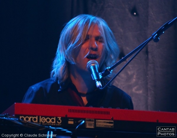 KT Tunstall's backing keyboards, Kenny Dickenson